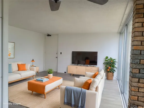 620 McCully St APT 808, Honolulu, HI 96826