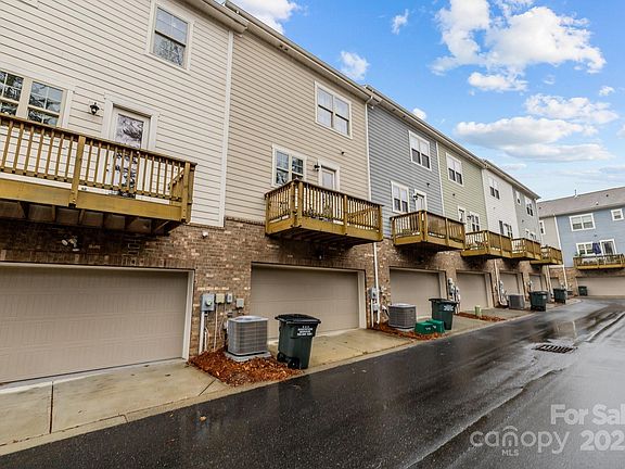 4th image of 824 Imperial Ct