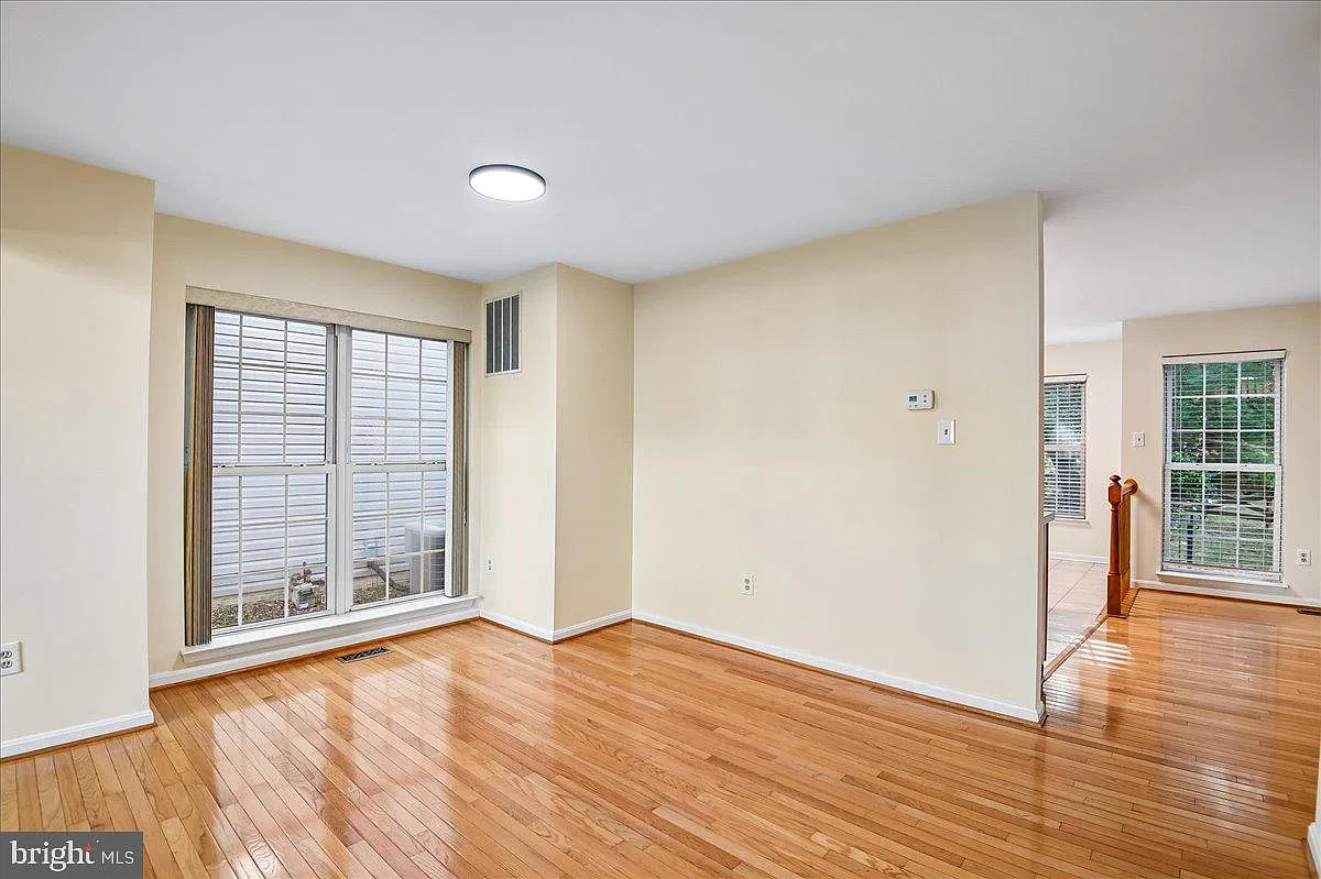 4 bed, 3.5 bath, 3062 sqft, $3,595 — Photo 4