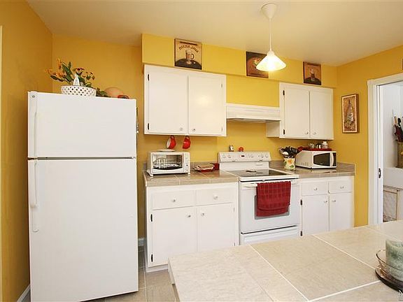 2nd image of 106 Oliva Ct #B