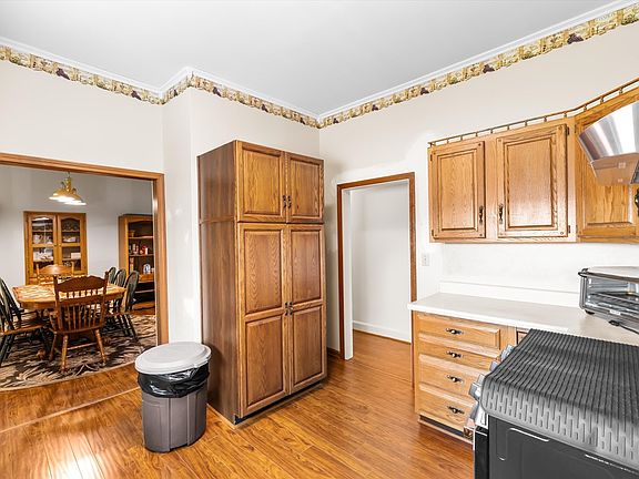 3rd image of 610 Oakwood Ave