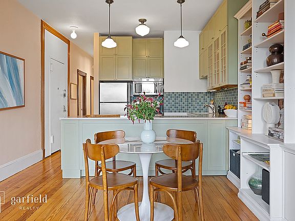 4th image of 303 6th Ave APT 4