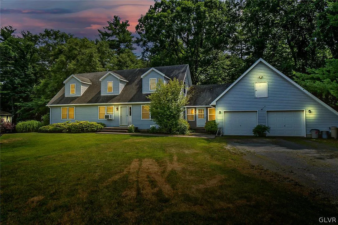 1012 Staghorn Ln photo 1