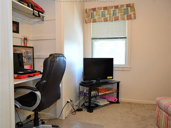 4th image of 98 Kenna Dr #98