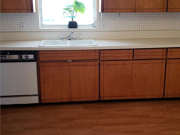 Very nice size kitchen with plenty of counter space.