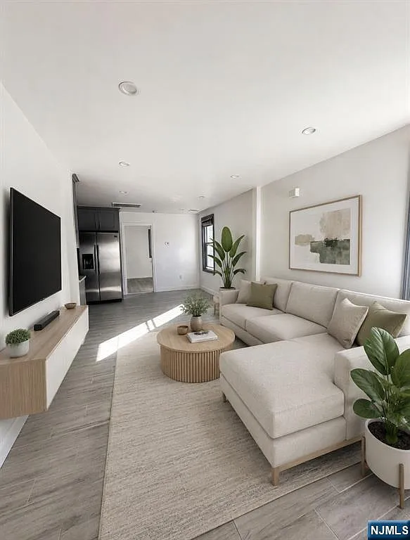3 bed, 1.0 bath, $3,100 — Photo 4