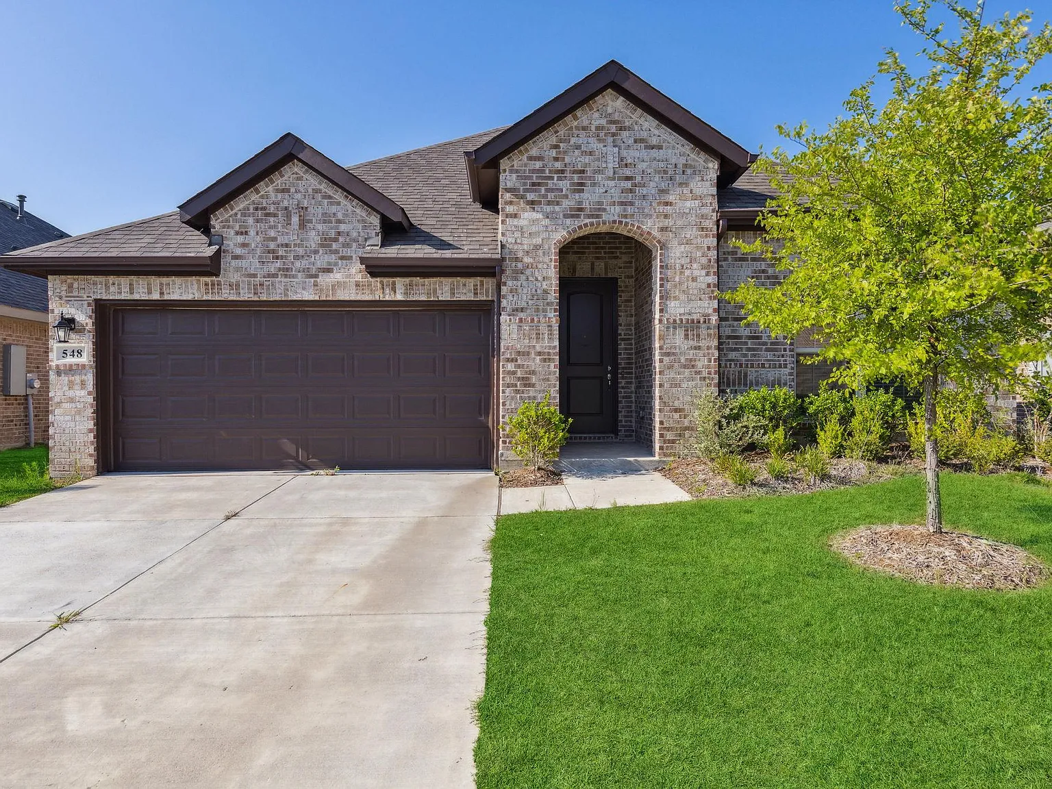 548 Bradley Dr — Photo 1
