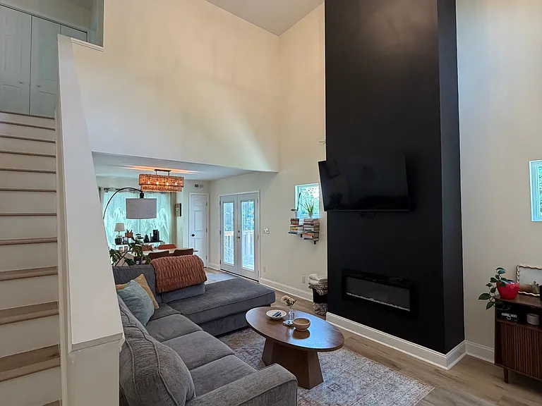 803 Churchill Dr — Photo 11