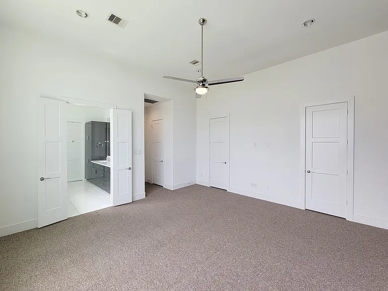 9 N Saint Charles St #B — Photo 24
