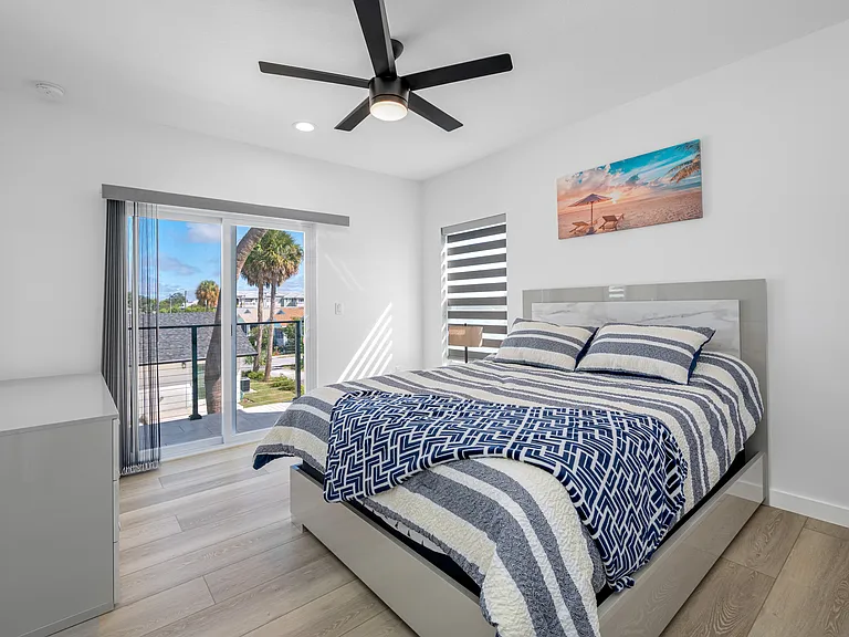 Master Bedroom Queen Bed