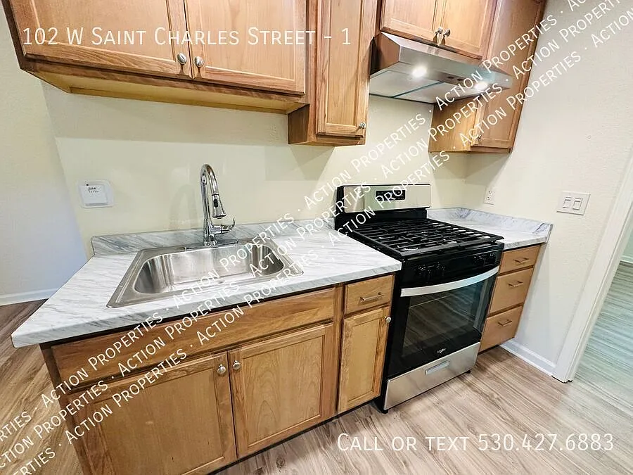 Building Photo - 102 Saint Charles St W #1