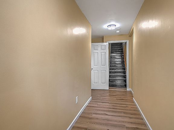 4th image of 1392 E Center St