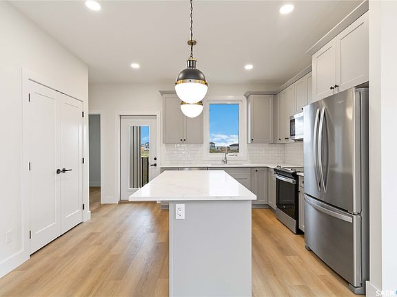 4th image of 105 Hathway Crescent #40