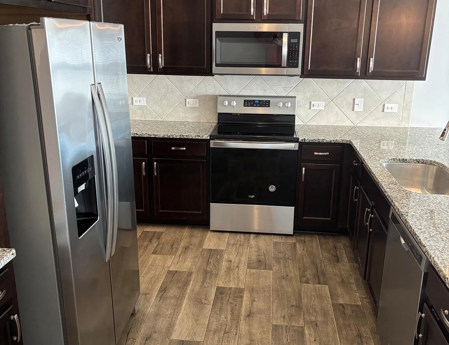 3 bed, 2.5 bath, 1690 sqft, $2,195 — Photo 3