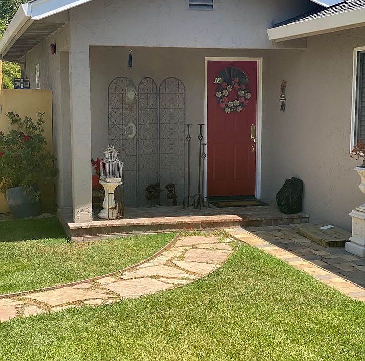 1st image of 240 Carmelita Dr