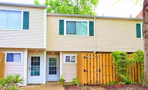 220 Elizabeth St Photo 1