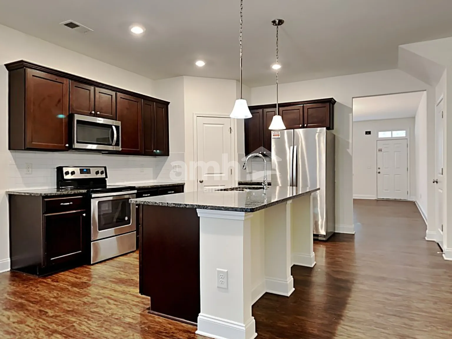 4 bed, 2.5 bath, 2326 sqft, $2,235 — Photo 3