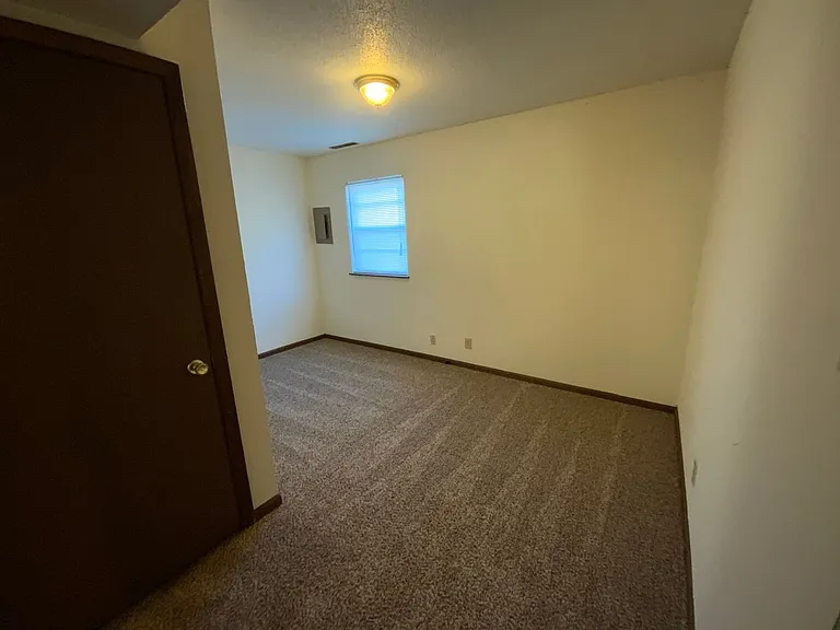 560 N East Park Ln — Photo 43