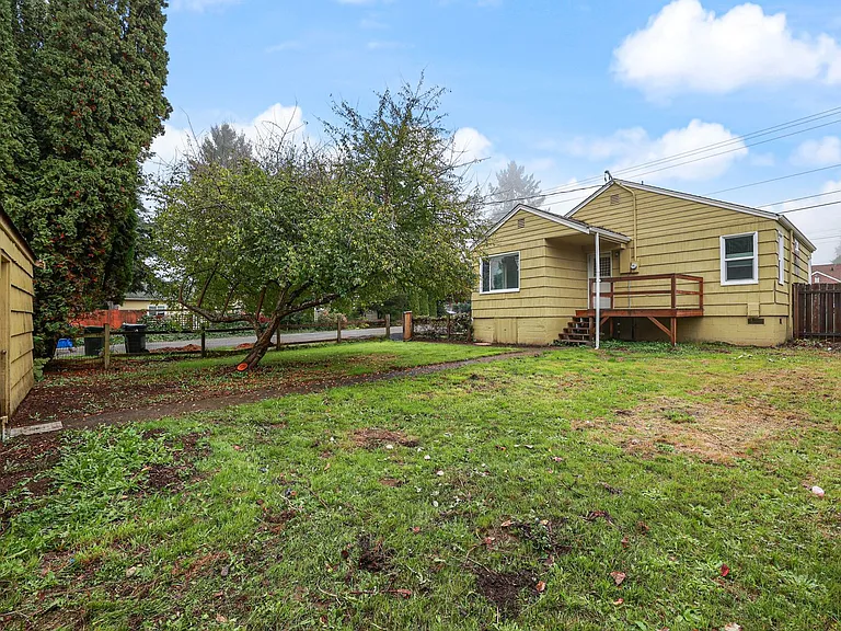 1223 Puget St NE — Photo 26