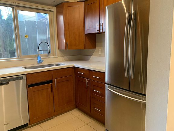 3rd image of 4420 Greenwood Ave N APT 2