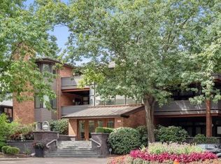 155 N Hanley Rd APT 101, Saint Louis, MO 63105