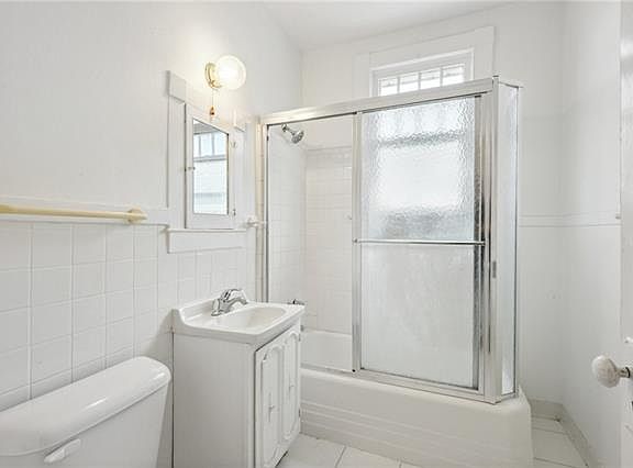 5th image of 2117 Broadway St #A