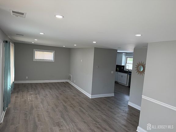 5th image of 215 Johnson Ave
