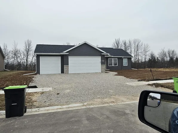 1116 W Thorn Creek Dr, Hilbert, WI 54129