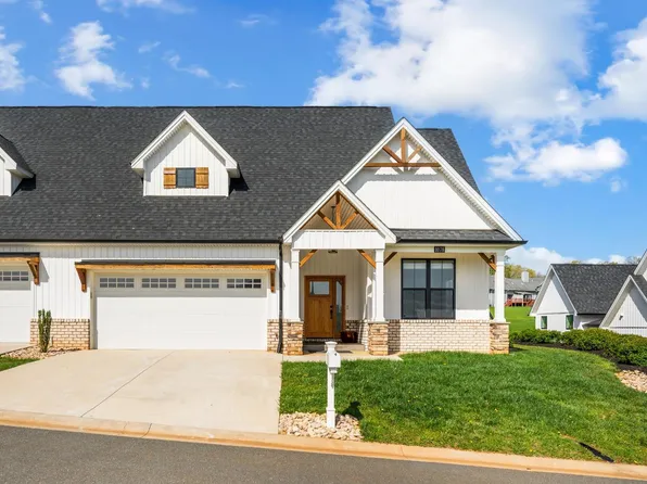 1078 Titleist Dr, Forest, VA 24551