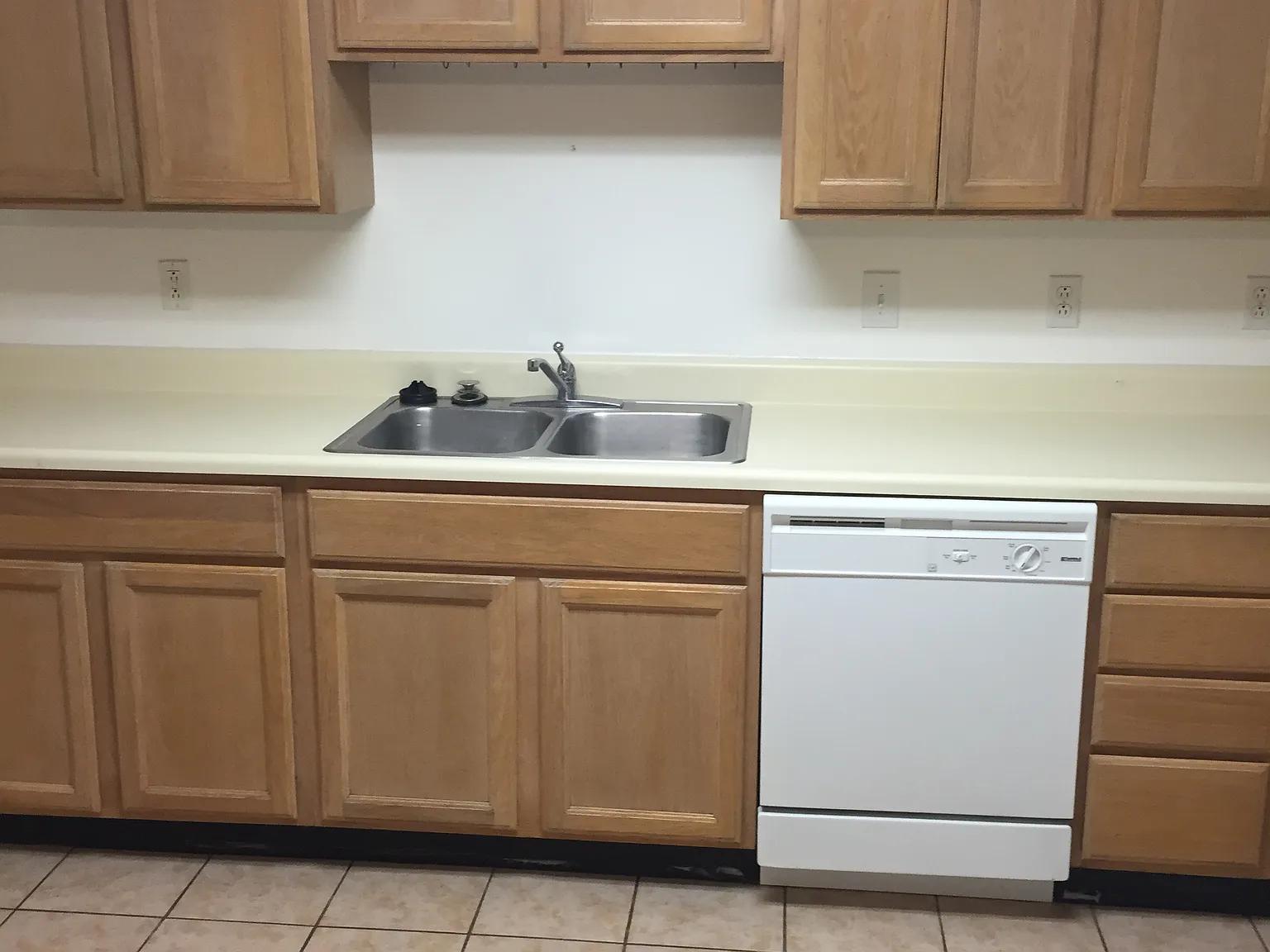 4 bed, 847 sqft, $2,668 — Photo 2