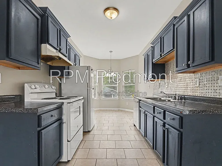 753 Prince Pl NW — Photo 9
