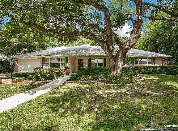 2nd image of 2319 Briarwood Dr