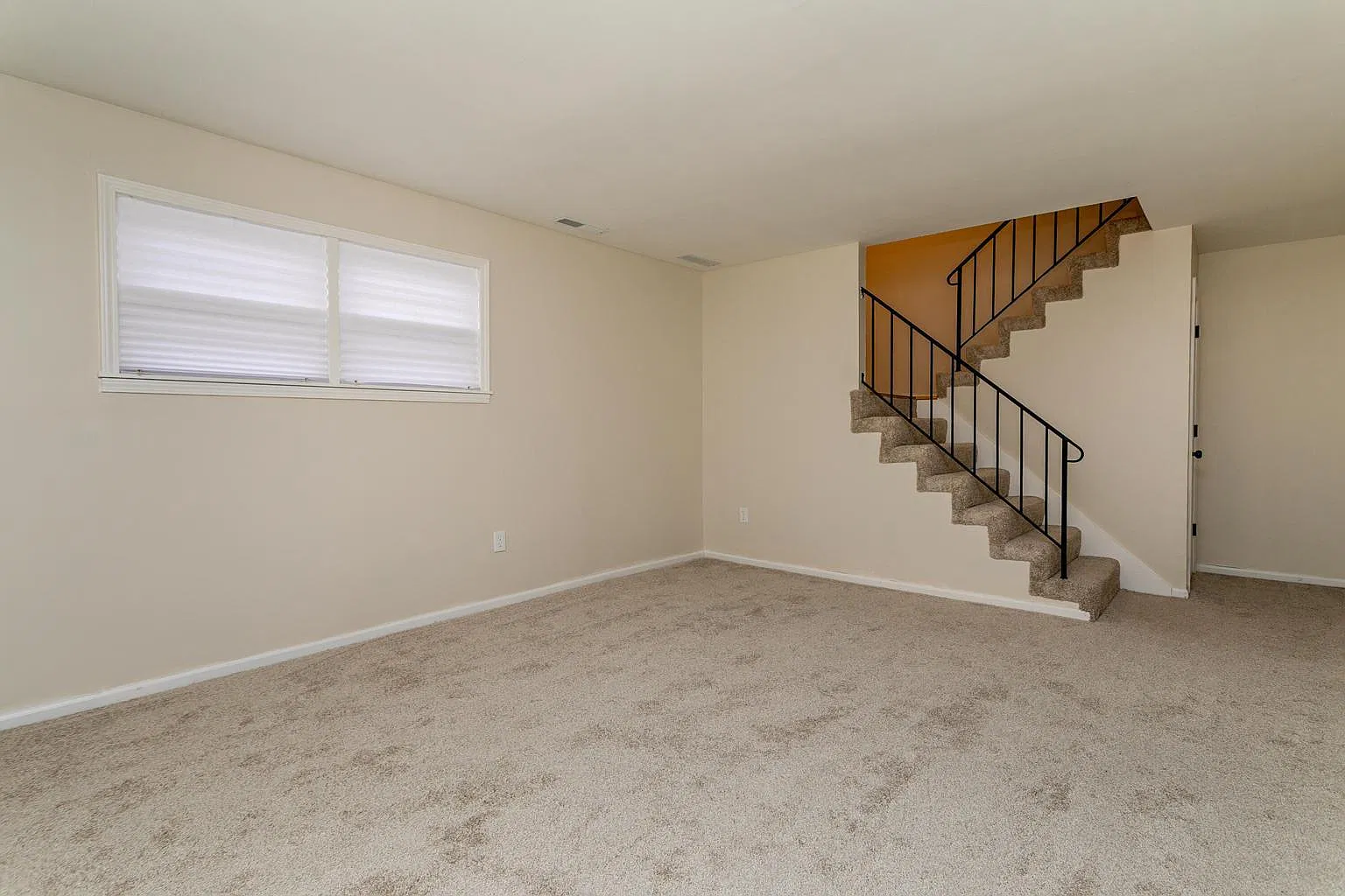 3 bed, 1.5 bath, $1,350 — Photo 4