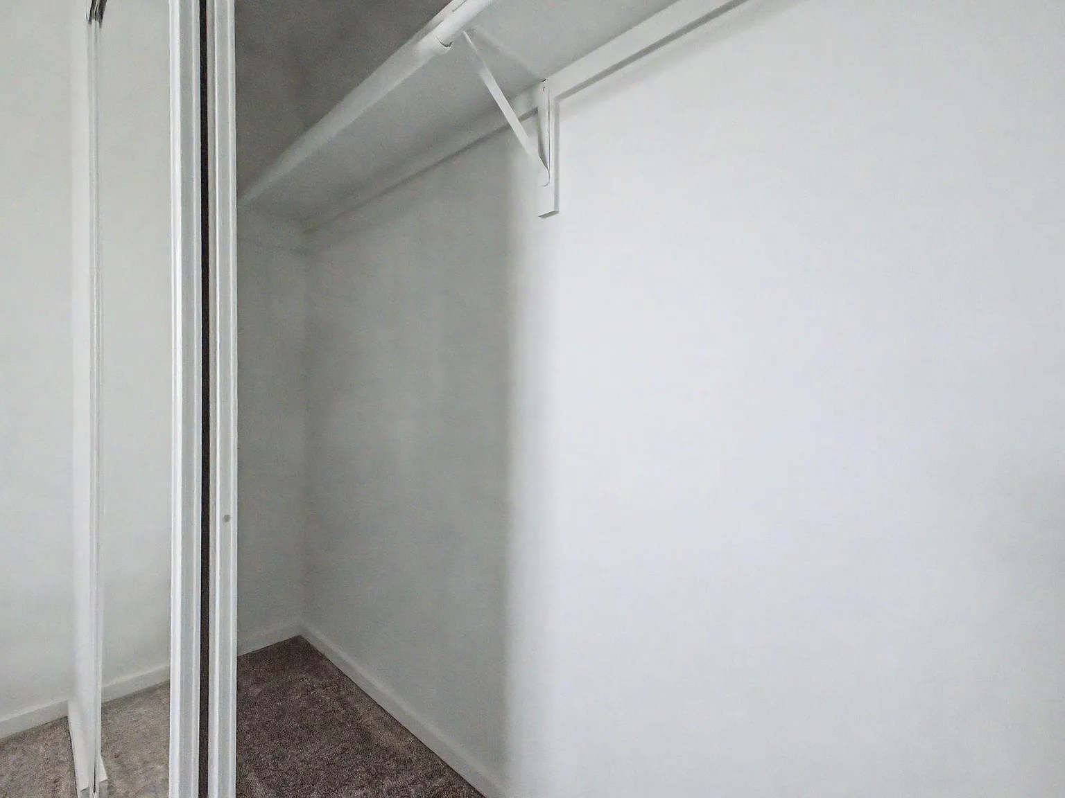 4 bed, 2.0 bath, 1019 sqft, $1,048 — Photo 1