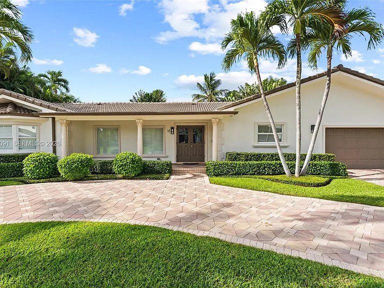 18 Eleuthera Dr — Photo 2