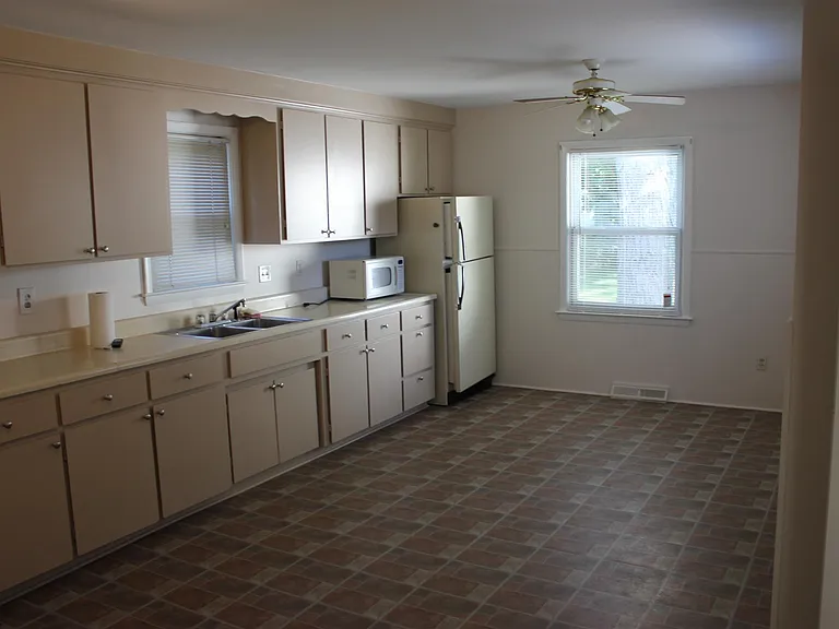 1215 N Blair Ave — Photo 4