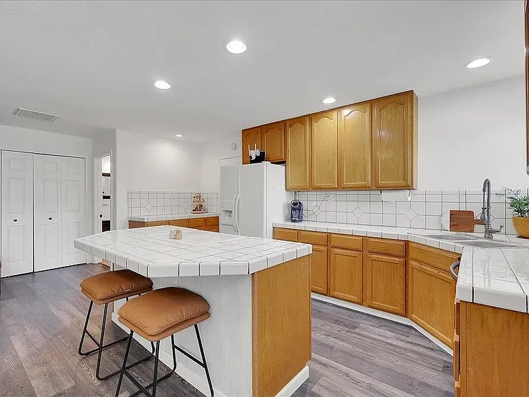 37052B Poplar St — Photo 5
