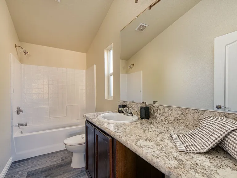 Remodeled Modern 3 Bed/2 Bath National City — Photo 14