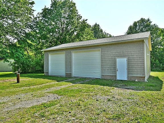 2nd image of 2843 N Park Ave