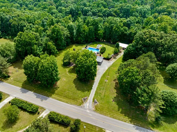2552 Farms Cir, Woodlawn, TN 37191