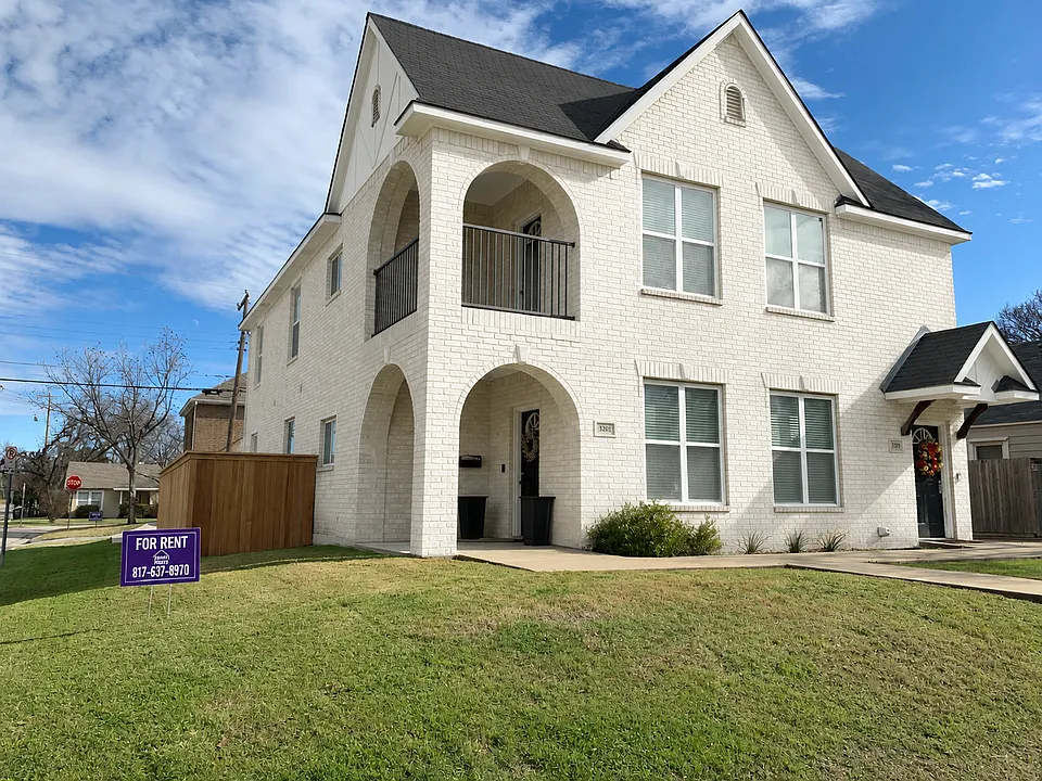 3201 Waits Ave #100