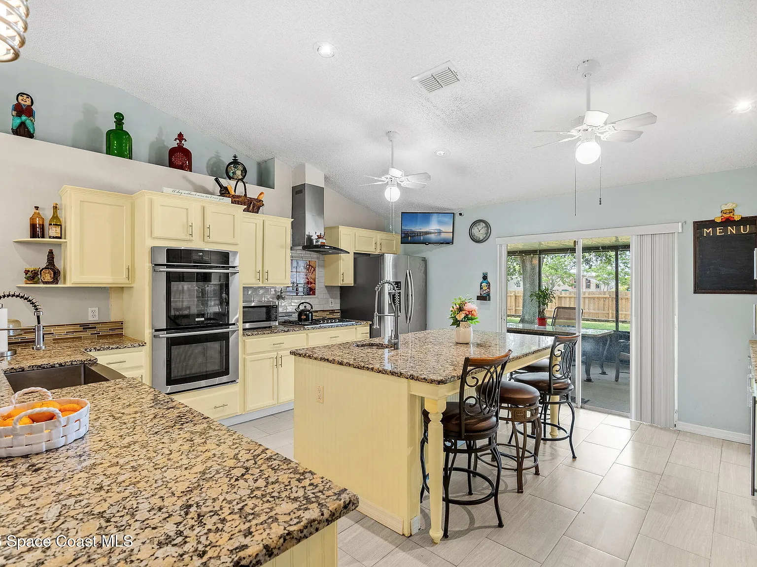 3 bed, 2.0 bath, 1349 sqft, $2,500 — Photo 4
