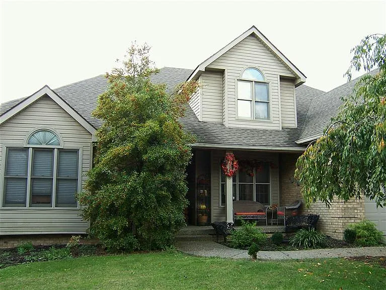 1348 Glenview Dr photo 1
