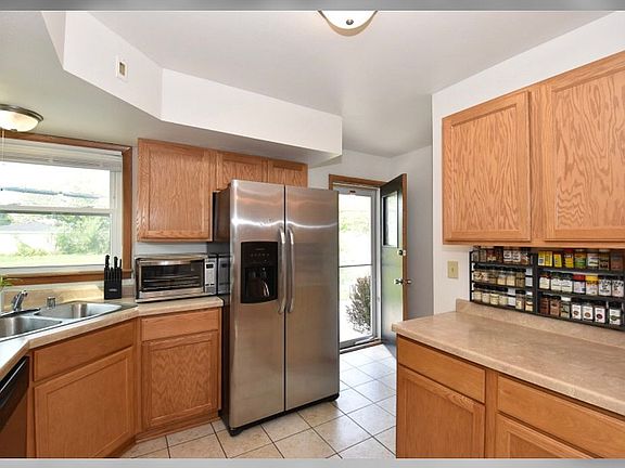 4th image of 8413 W Brentwood Ave