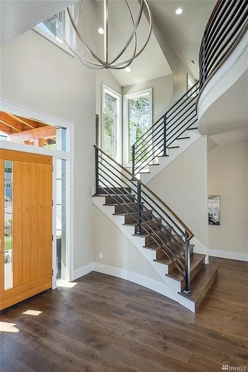 5 bed, 4777 sqft, $10,300 — Photo 2