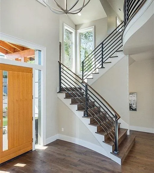10207 NE 21st Pl — Photo 2