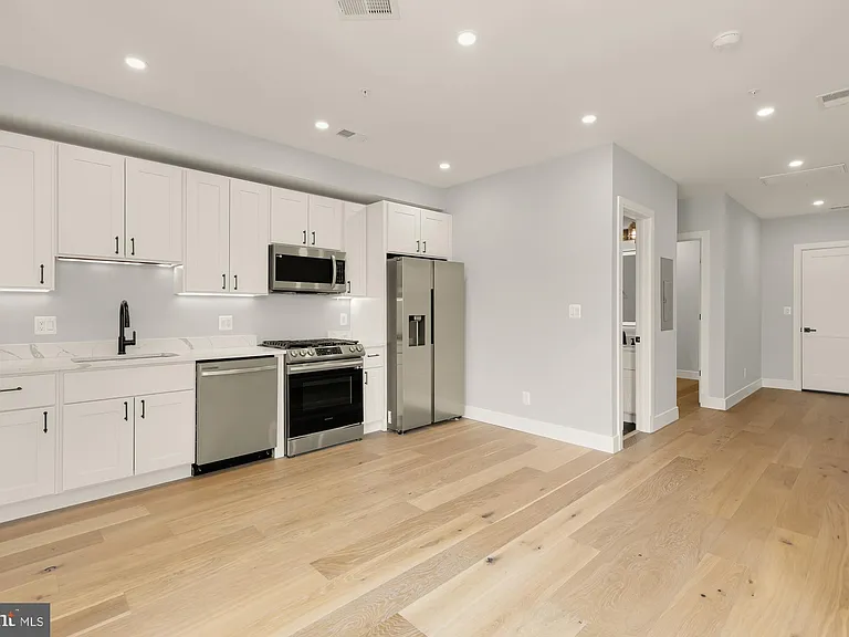 3215 Mount Pleasant St NW #203 — Photo 4