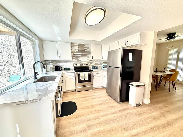 6147 E Lewis Ave — Photo 3
