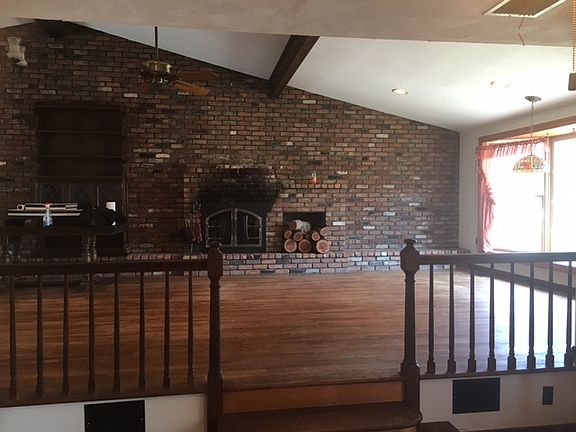 2nd image of 300 Elvin St