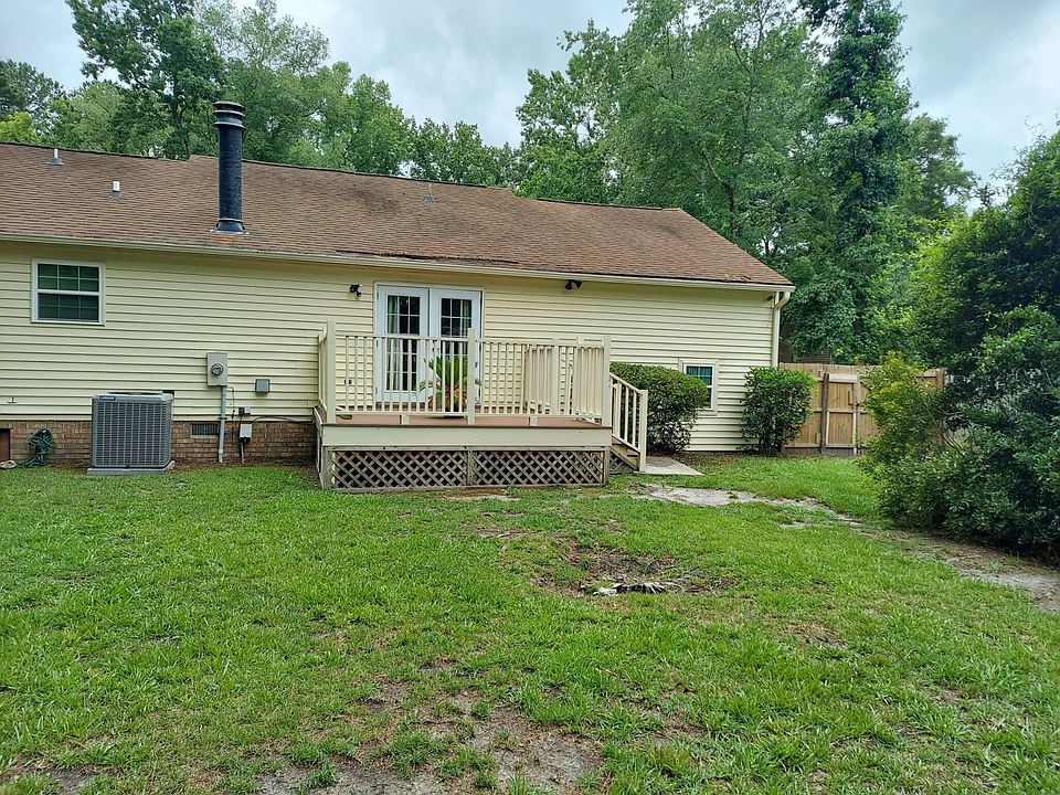 2nd image of 406 Willow Ct